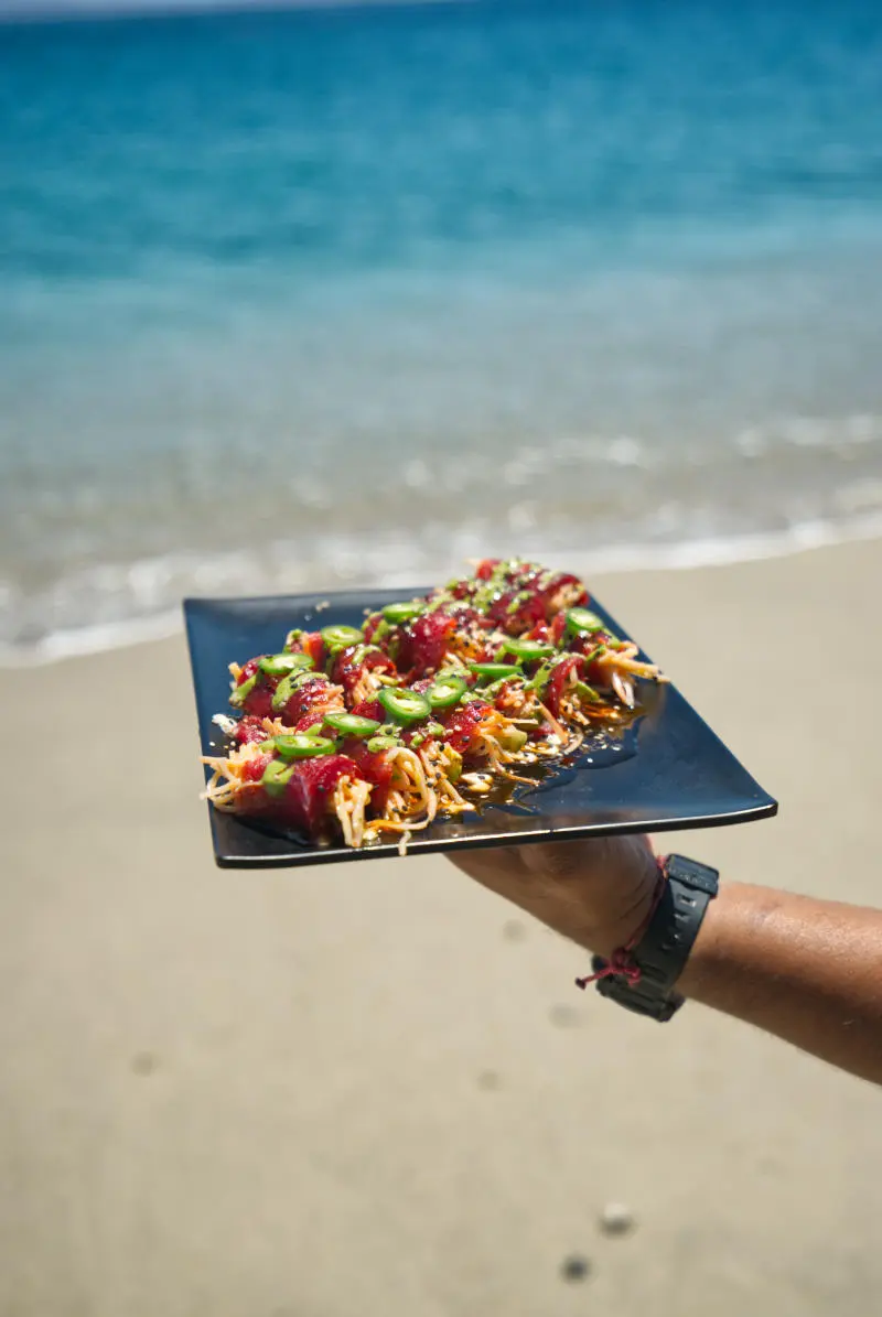 Sashimi fresco en la playa.
