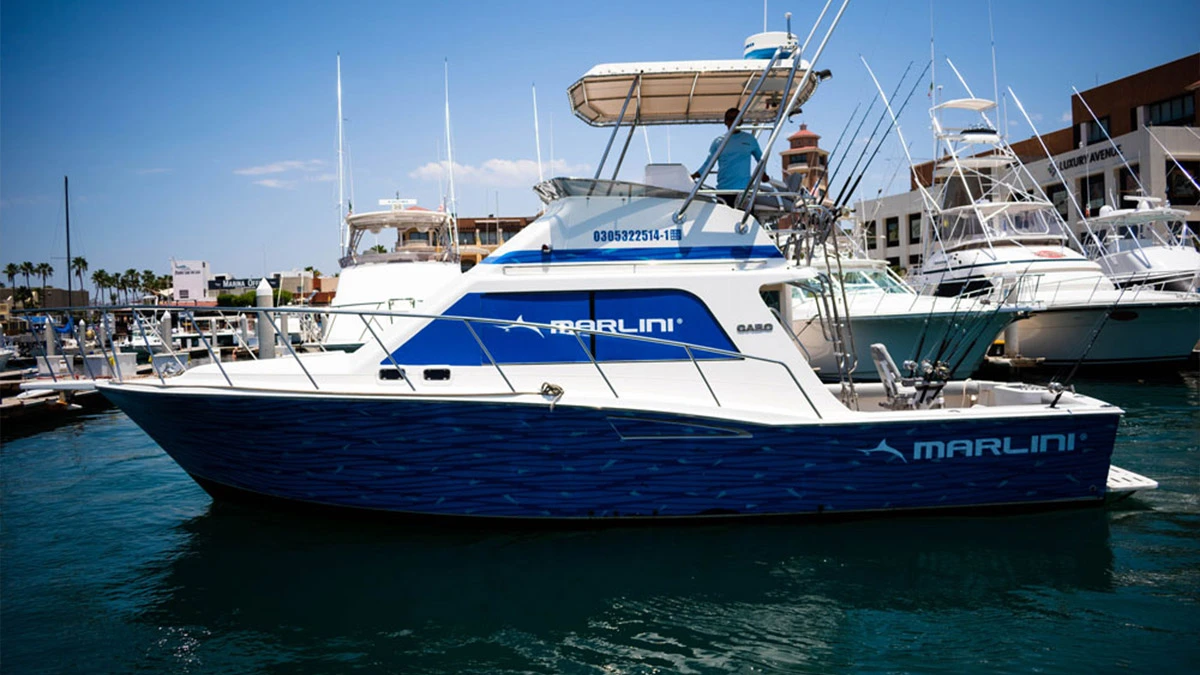 Foto de un lateral de un bote de Cabo Marlini