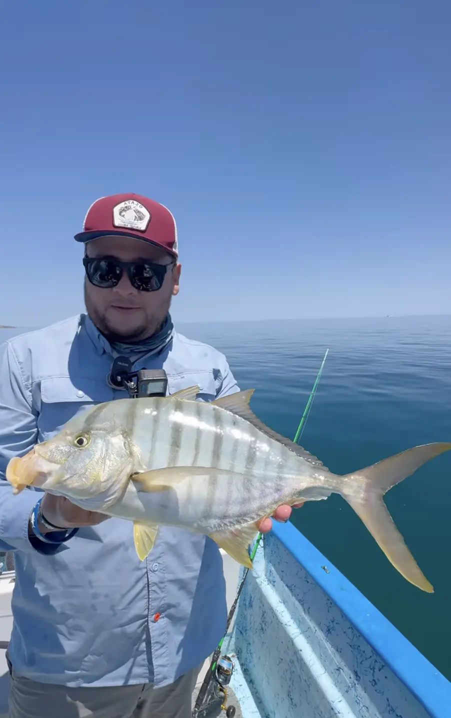 Molcajete de mariscos en la playa.